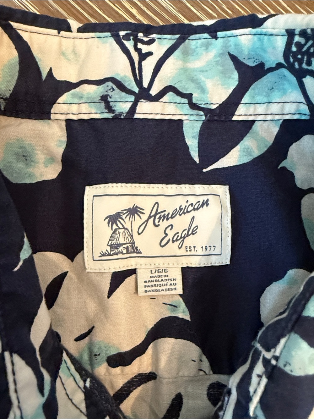 American Eagle Men's Navy Blue Tropical Print Short-Sleeve Shirt - Picture 2 of 2